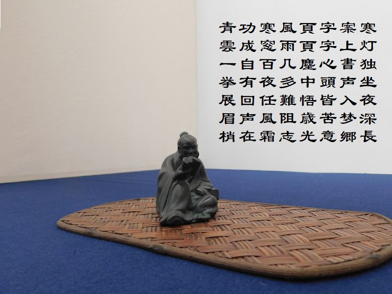 寒灯独坐夜深長，案上書声入梦郷，字字心頭皆苦意，頁頁塵中悟歳光，風雨几多難阻志，寒窓百夜任風霜，功成自有回声在，青雲一挙展眉梢